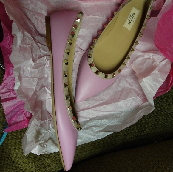 Valentino Garavani Pink Rockstud Flats - Picture 4 of 5